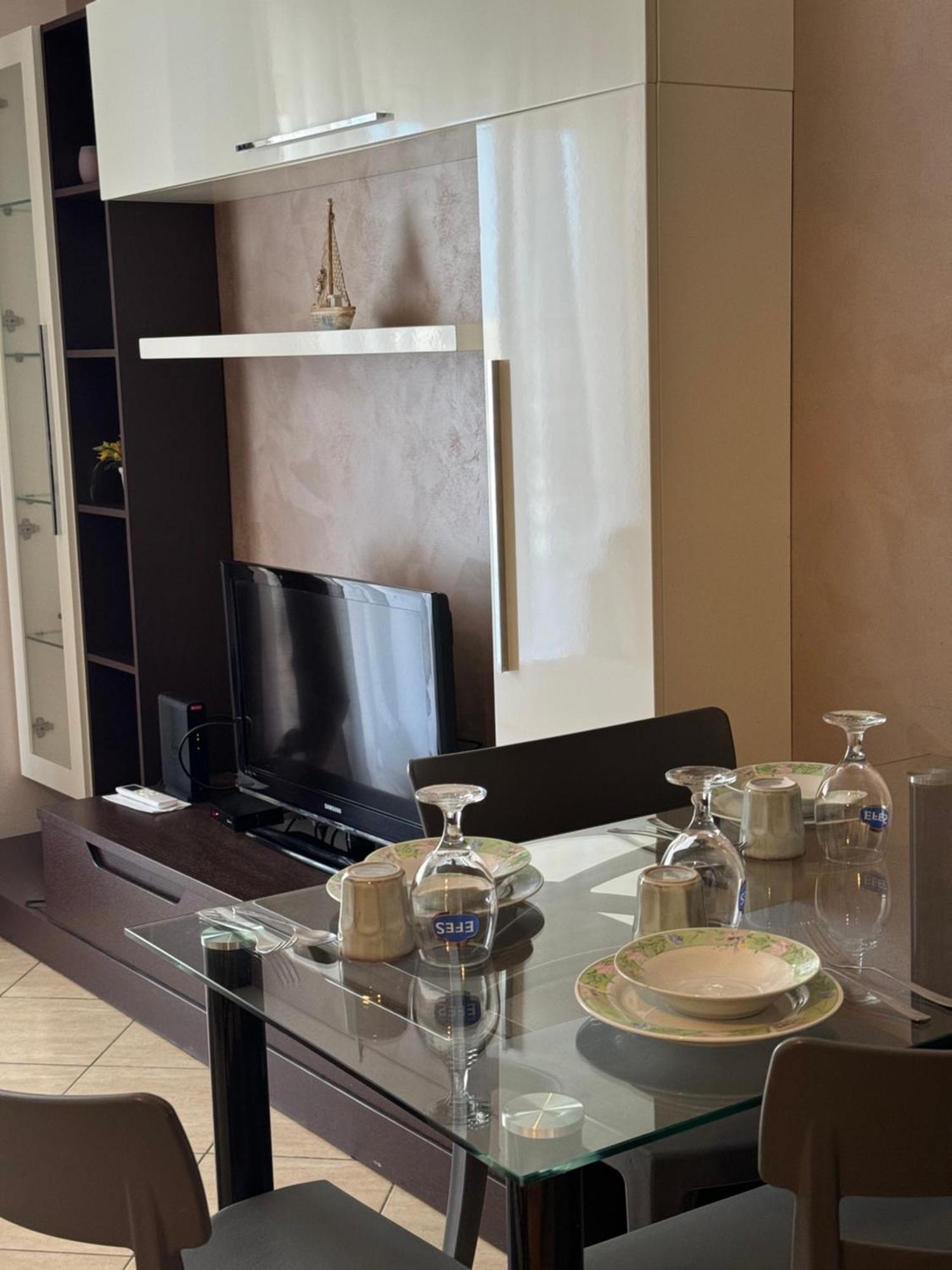 Elegant Apartment In Lungomare - N 23 Vlorë Exteriör bild